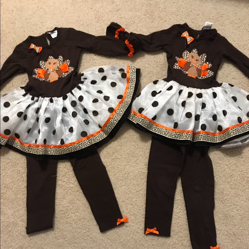 Size 5 & 6. Girls Thanksgiving dresses w leggings